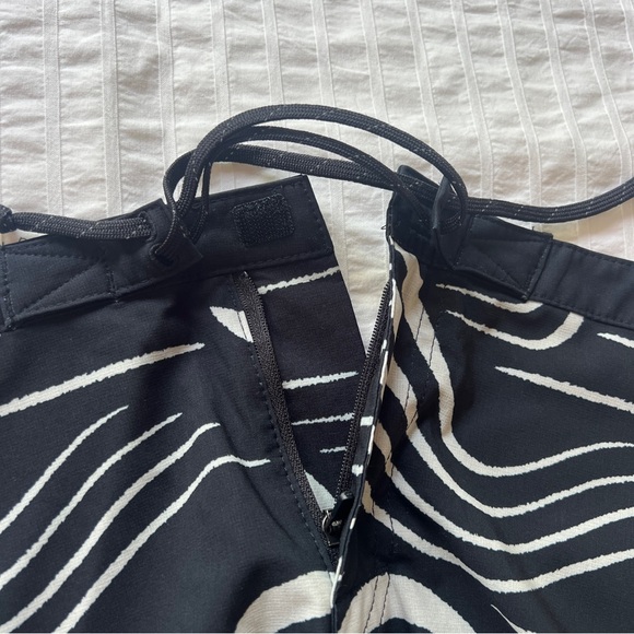 Outerknown Dobby Modern Scallop Swim Trunks in Black and White, 36 - Picture 9 of 12